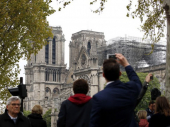 Požar u Notr Damu ugašen, na potezu stručnjaci
