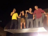 HAOS NA SVADBI: Pevačica usred pesme izvukla pištolj i zapucala VIDEO