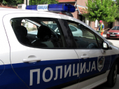 Mačetom ranio čoveka, lomio stakla, pa uzeo piće iz prodavnice koje nije platio