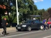 Novčanice padale sa neba u Zagrebu, oglasio se čovek koji ih je skupljao VIDEO