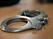 Pijan provalio u policijsku stanicu i ukrao lisice