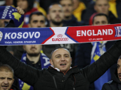 Englezi brane Srbe: Svoje navijače nazvali IDIOTIMA i poručili: Skandiranje u Prištini je LICEMERJE (VIDEO)
