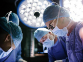Slušanje OVE muzike tokom operacija pomaže hirurzima da budu brži i tačniji
