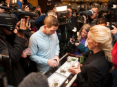 Od sada i legalno: Čekali u redu da kupe marihuanu, među kupcima i zamenica guvernera