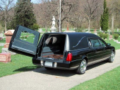 Ukrao pogrebna kola sa sve pokojnikom, pa se provozao autoputem