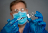 Švedski zvaničnik: Vakcina neće zaustaviti širenje kovida 19