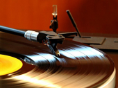 Prvi put od osamdesetih u SAD prodato više gramofonskih ploča nego CD-ova