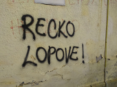Vranje osvanulo sa grafitima protiv Recka
