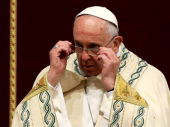 Papa Franja pomerio ponoćnu misu na Badnji dan zbog policijskog časa