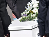 Organizovala probu sopstvene sahrane - kovčeg iznajmila za taj dan (VIDEO)