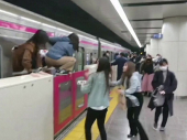 Muškarac koji je ranio 18 osoba u tokijskom metrou se divi Džokeru