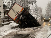 Snežni kolaps u Srbiji: Bez struje 90.000 ljudi, vanredna situacija u tri opštine, u Beogradu nezapamćene scene