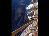 VIDEO: Kamion visio nad liticom u Kini tri dana