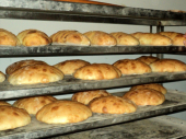 Udruženje pekara: Hleb sava skuplji tri dinara, a trgovci za maržu traže od šest do osam dinara