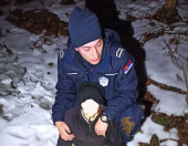 Policajci pronašli i spasili staricu u planinskom selu kod Hana