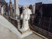 Skulptura devojčice sa krilima anđela podignuta u Vranju pre jednog veka u spomen na Lulu Mirković i danas pleni lepotom  
