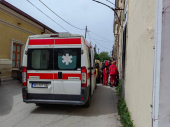 Dečak zaglavio nogu u šahtu u Vranju: Spasili ga vatrogasci
