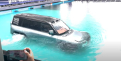 Kinezi predstavili „kola za poplave“, plutajući električni automobil