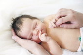 Za prvorođeno dete u 2025. godini, 100.000 dinara
