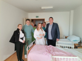 Prva beba u novogodišnjoj noći devojčica