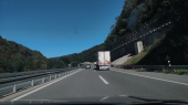 PUTEVI SRBIJE: POVEĆAN INTENZITET SAOBRAĆAJA I SMANjENA VIDLjIVOST NA DRŽAVNIM PUTEVIMA  