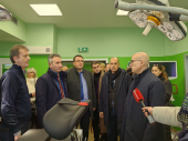 Premijer Miloš Vučević sa ministrima u obilasku rekonstruisanog porodilišta u Vranju (Foto)