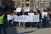 Protest maturanata Gimnazije u Vranju (FOTO)