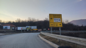Radovi na pranju saobraćajnih tabli na putu Niš – Vranje