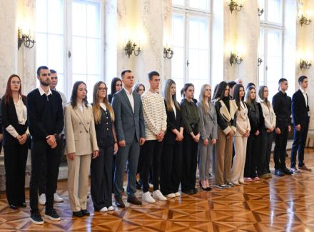Raspisan konkurs Ministarstva odbrane i Vojske Srbije za dodelu učeničkih stipendija