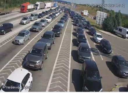 Stiže najprometniji vikend leta: Veće gužve očekuju se na granicama, na Preševu zadržavanje oko 15 minuta
