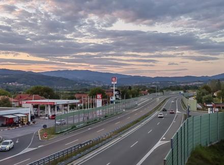 PUTEVI SRBIJE: VOZITE OPREZNO I PRAVITE PAUZE, OČEKUJE SE POJAČAN INTENZITET SAOBRAĆAJA