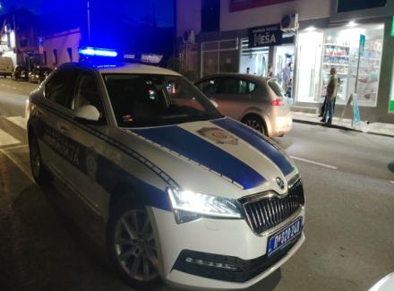 Povređena žena u centru Vranja kada je sa decom prelazila kolovoz