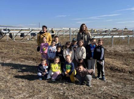 Deca uče o zelenoj energiji: Učenici iz Donjeg Neradovca posetili gradilište solarne elektrane